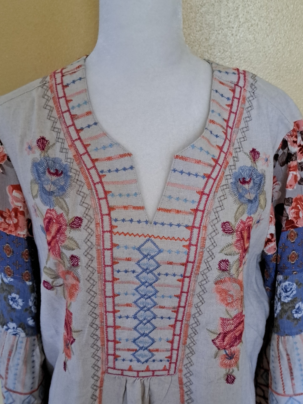 Coldwater Creek Embroidered Floral Tunic in Beige, Blue, Coral